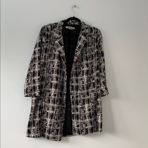 Black and white flowy blazer with 3/4 sleeves